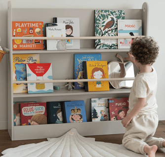 Regał Bookworm w pokoju dziecięcym